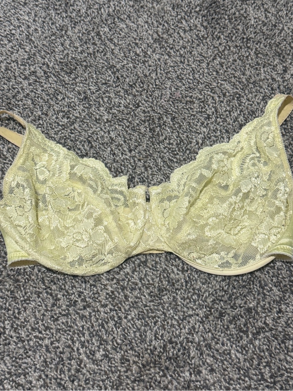 Victoria's Secret yellow Lace Bra - Soft yellow Lace 38DD